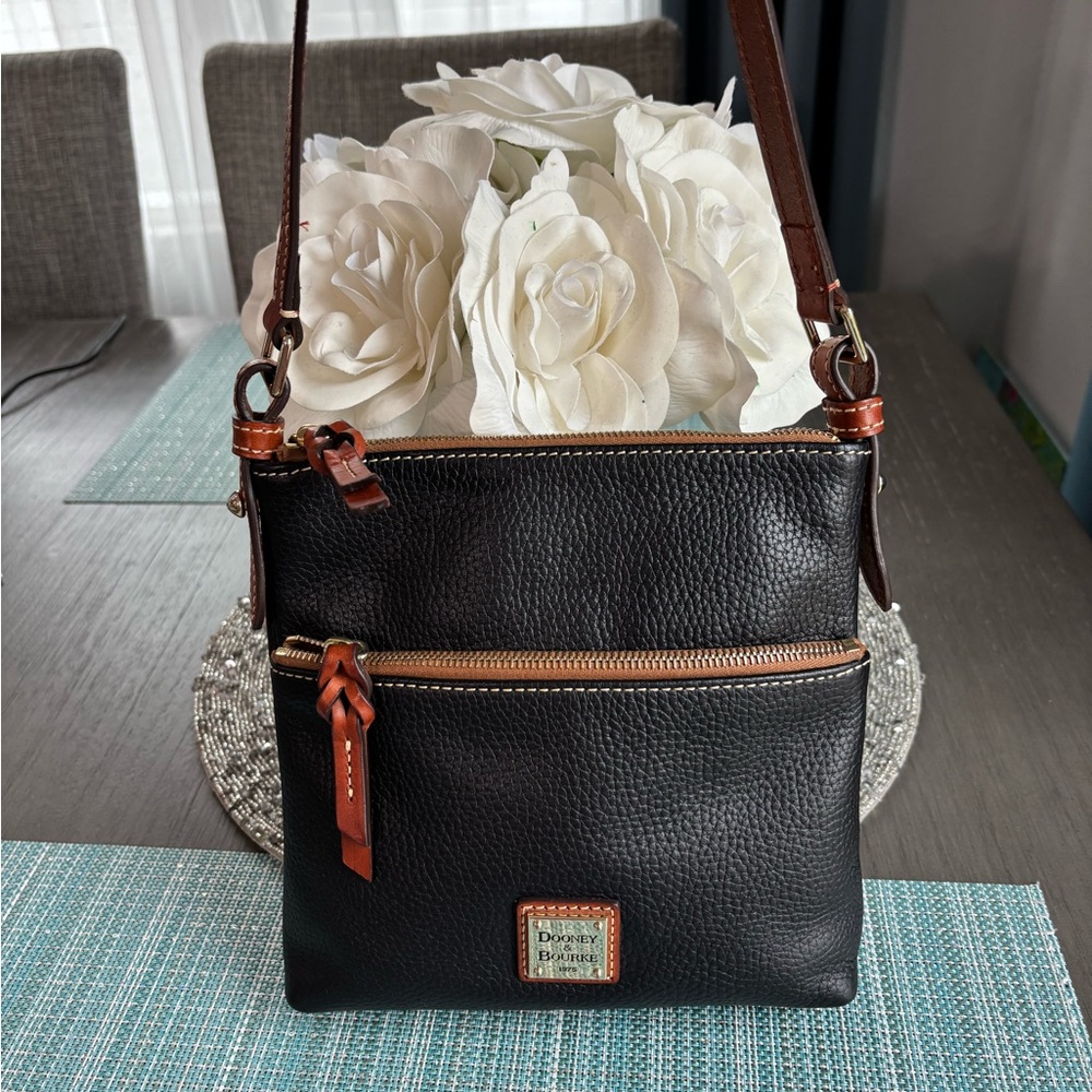 EUC - Dooney & Bourke Black Leather Shoulder Bag